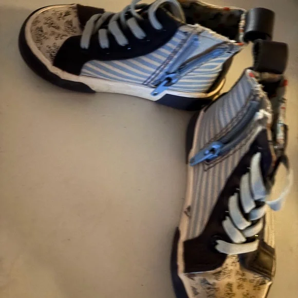 Playful Cartoon Kids Sneakers - Light Blue and White - Picture 4 of 4